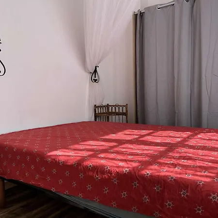 Sp000-012 Maison 5 Pieces - 8 Couchages - Pierre La *
